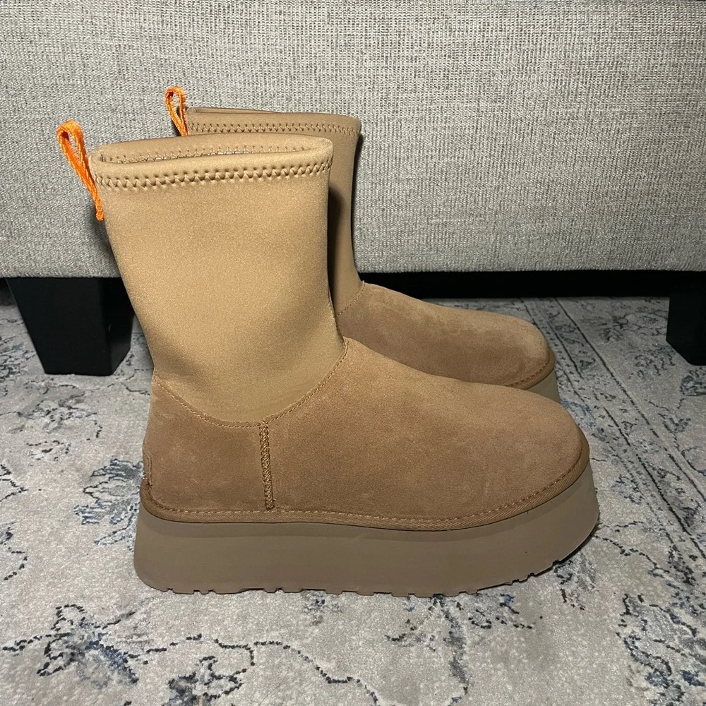 UGG Classic Dipper Boot in Chestnut